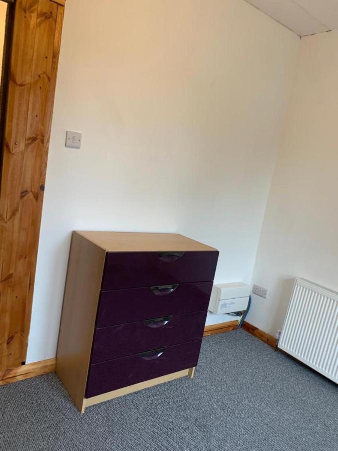 Appartement One Lovely Apartmt 1 Double & 2 Camp Beds à Stoke-on-Trent Extérieur photo